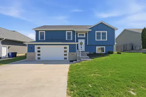 1241 W 63rd St, Davenport, IA 52806