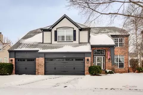 597 Treetop Ln, Gurnee, IL 60031