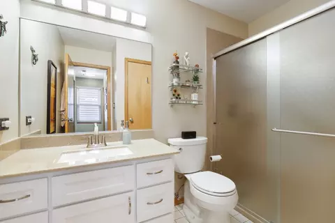 Bath - 2173 Dalewood Ct, Plainfield, IL 60586 photo 2 of 3