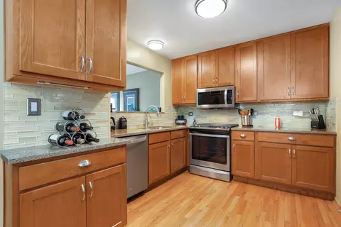 Kitchen - 2173 Dalewood Ct, Plainfield, IL 60586 photo 2 of 4