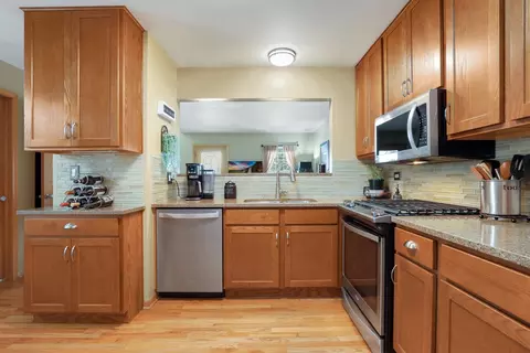 Kitchen - 2173 Dalewood Ct, Plainfield, IL 60586 photo 3 of 4