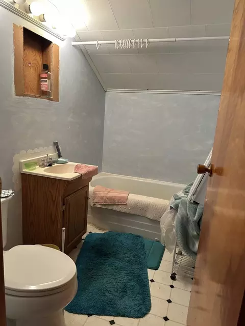 Bath - 16319 Ideal Rd, Thomson, IL 61285 photo 2 of 2