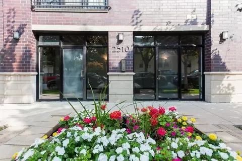 2310 W Nelson St #302, Chicago, IL 60618