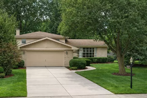 917 W Army Trail Blvd, Addison, IL 60101