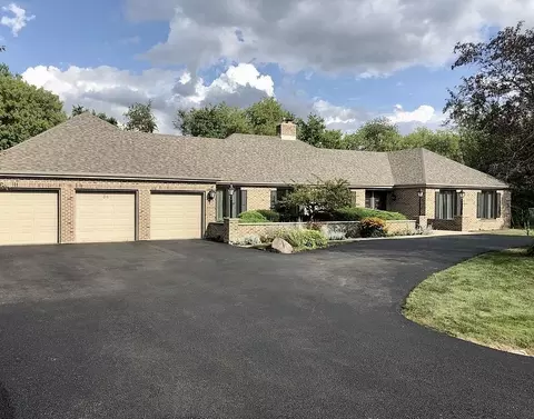 36 Seneca Ave E, Hawthorn Woods, IL 60047
