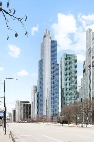 1211 S Prairie Ave #3902, Chicago, IL 60605