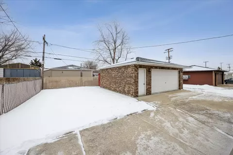 Exterior - 8307 S 77th Ct, Bridgeview, IL 60455 photo 2 of 2