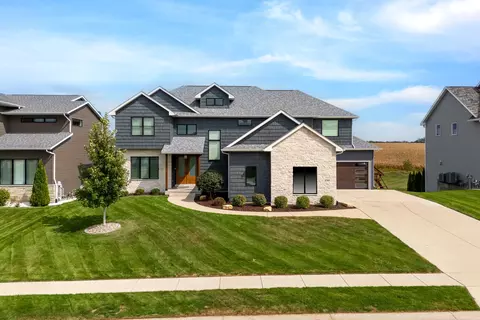 5765 Pigeon Creek Rd, Bettendorf, IA 52722