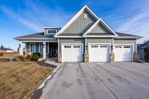 4345 Prestwick Ct, Bettendorf, IA 52722