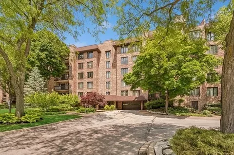 3810 Mission Hills Rd #107, Northbrook, IL 60062