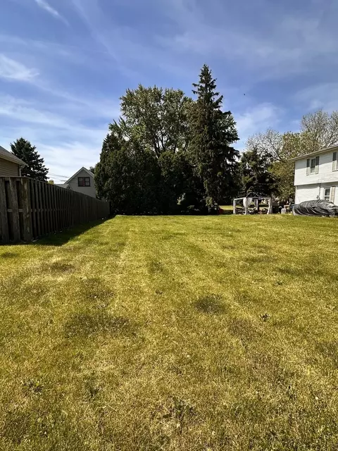 1615 Oak St, Hanover Park, IL 60133