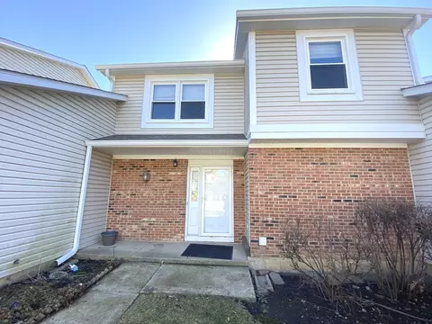 246 Tamarack Dr, Bloomingdale, IL 60108