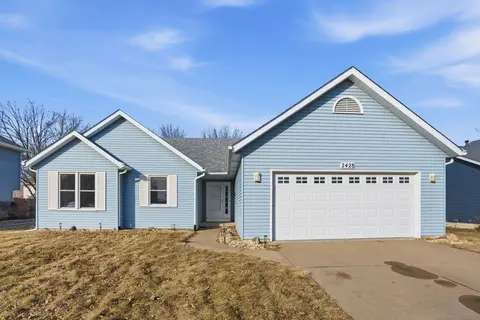 2428 W 60th Pl, Davenport, IA 52806