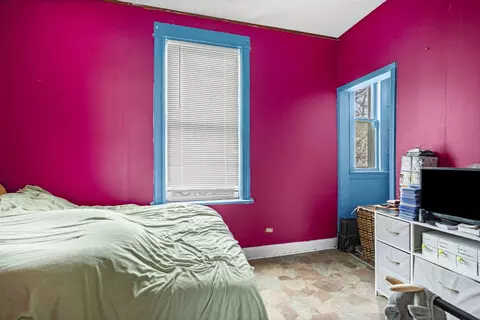 Bedroom - 2139 N Long Ave, Chicago, IL 60639 photo 7 of 8