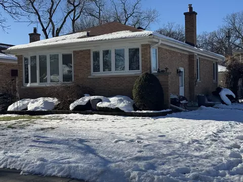 7742 Kolmar Ave, Skokie, IL 60076
