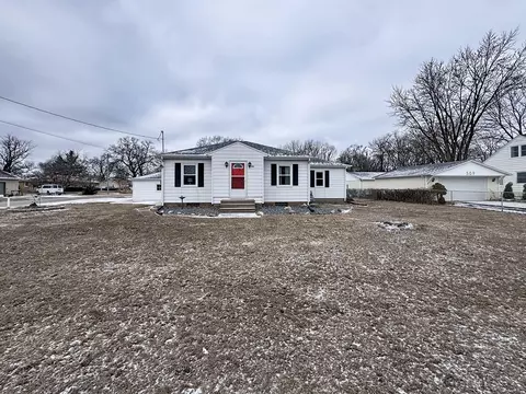 513 40th St, East Moline, IL 61244