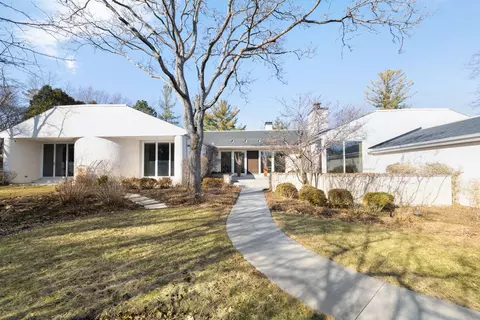 2705 Bentley Rd, Highland Park, IL 60035
