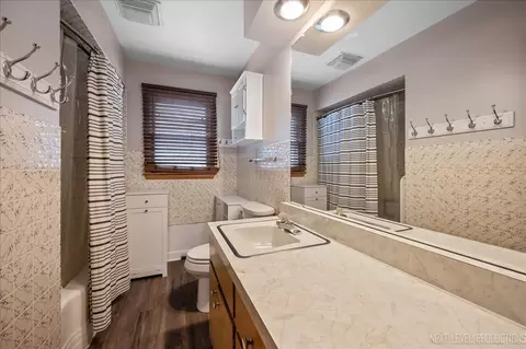 Bath - 921 Birchwood Dr, Sycamore, IL 60178 photo 2 of 2