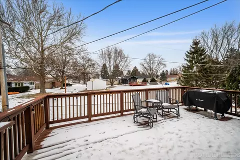 Exterior - 921 Birchwood Dr, Sycamore, IL 60178 photo 3 of 5