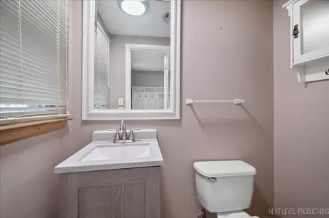 Bath - 921 Birchwood Dr, Sycamore, IL 60178 photo 1 of 2