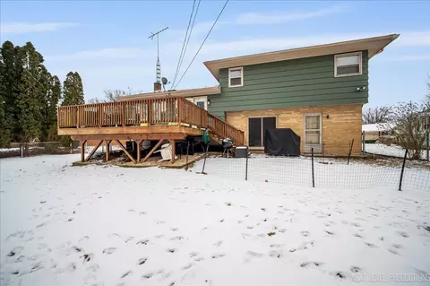 Exterior - 921 Birchwood Dr, Sycamore, IL 60178 photo 2 of 5