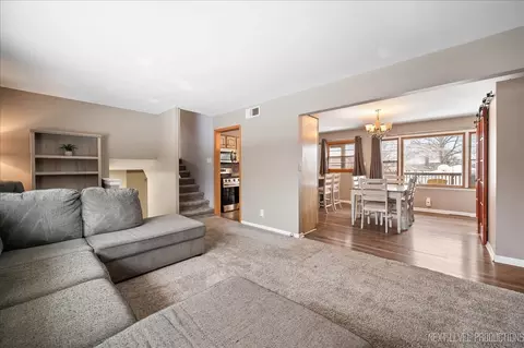 Living - 921 Birchwood Dr, Sycamore, IL 60178 photo 1 of 2