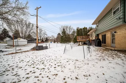 Exterior - 921 Birchwood Dr, Sycamore, IL 60178 photo 4 of 5