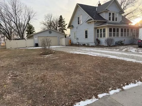 314 Main St, Hooppole, IL 61258