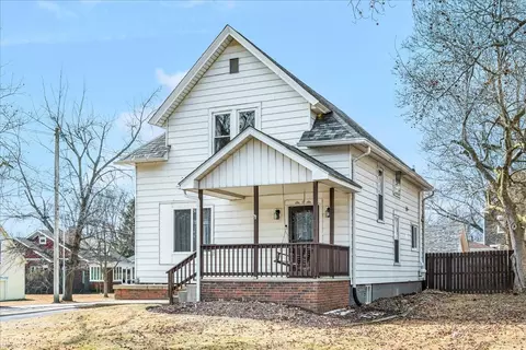 Exterior - 606 S Main St, Eureka, IL 61530 photo 2 of 7