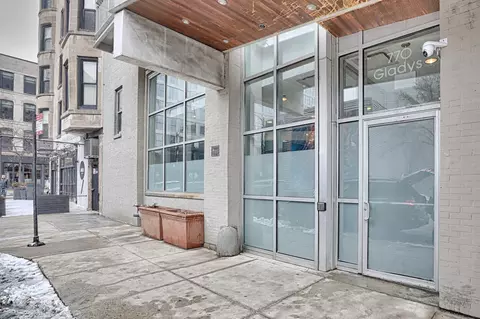 770 W Gladys Ave #302, Chicago, IL 60661