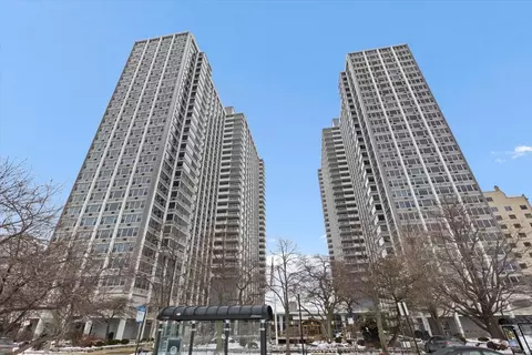 4250 N Marine Dr #906, Chicago, IL 60613