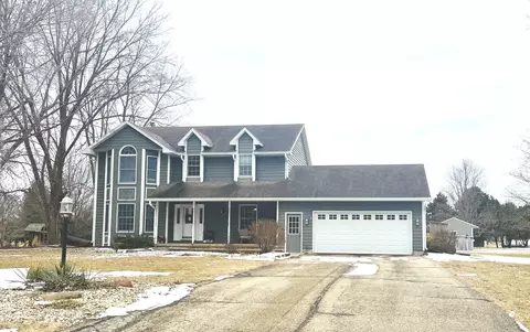 10151 E Hickory Ridge Dr, Rochelle, IL 61068