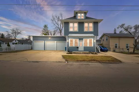 605 Grove St, Aurora, IL 60505