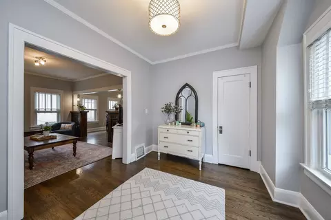 Entry Way - 522 S West St, Wheaton, IL 60187 photo 2 of 2