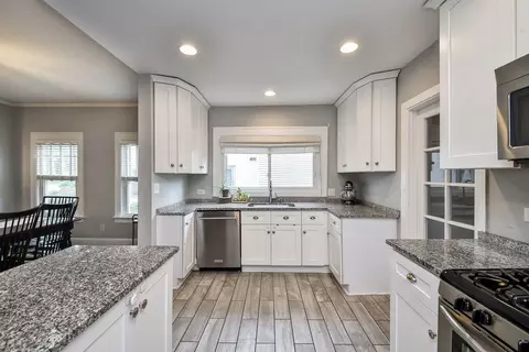 Kitchen - 522 S West St, Wheaton, IL 60187 photo 3 of 4