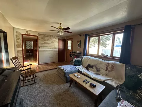 Living - 624 W Lincolnway Rd, Morrison, IL 61270 photo 1 of 2