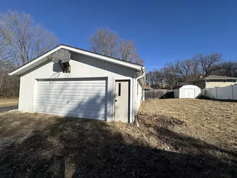 Exterior - 624 W Lincolnway Rd, Morrison, IL 61270 photo 3 of 4