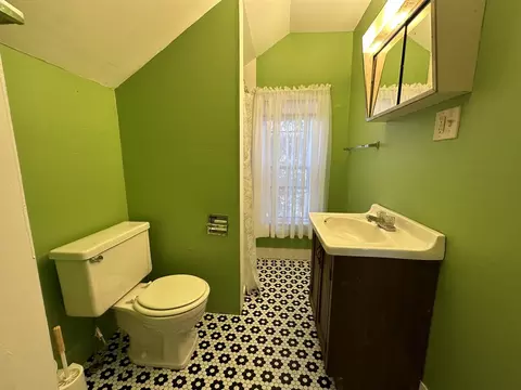 Bath - 624 W Lincolnway Rd, Morrison, IL 61270 photo 2 of 3