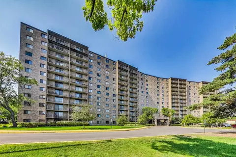 6340 Americana Dr #701, Willowbrook, IL 60527