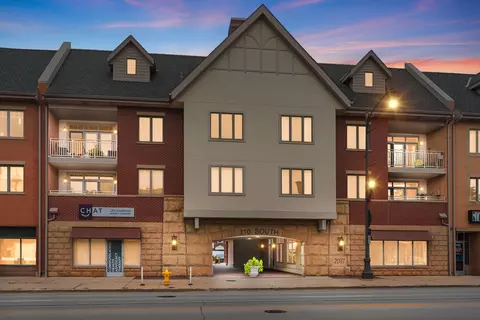310 S Main St #209, Lombard, IL 60148