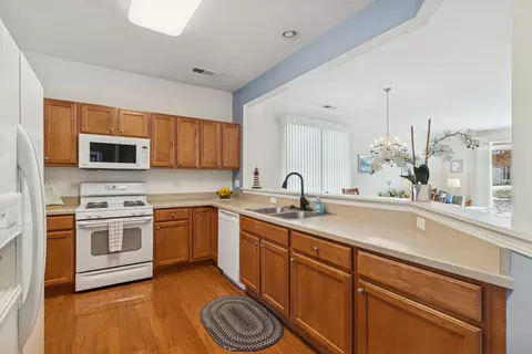 Kitchen - 2535 Rolling Rdg, Elgin, IL 60124 photo 2 of 2