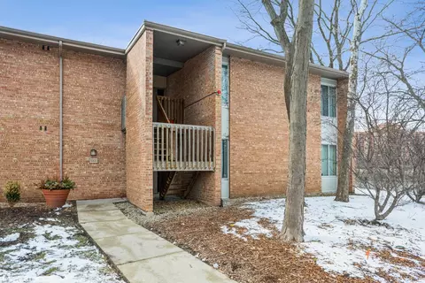 6000 E Lake Dr #1D, Lisle, IL 60532