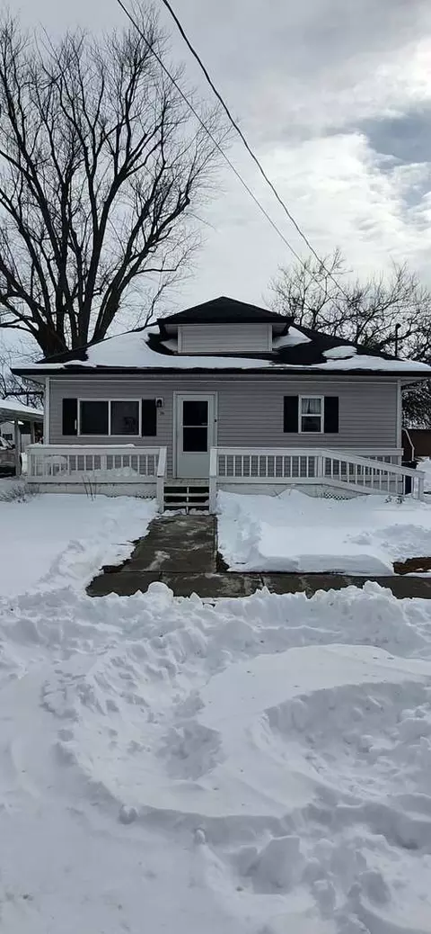 209 W Florence St, Sesser, IL 62884