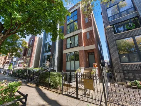 2329 N Leavitt St #3, Chicago, IL 60647