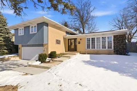 15113 Willow Ln, Oak Forest, IL 60452
