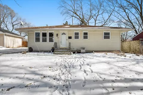 111 Ridge Ln, Geneva, IL 60134