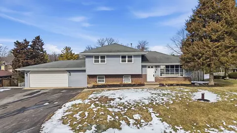 29 W200 Forest Ave, West Chicago, IL 60185
