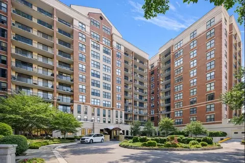 55 W Delaware Pl #614, Chicago, IL 60610
