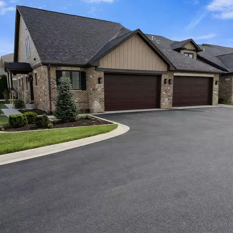 9037 W 111 St, Palos Hills, IL 60465