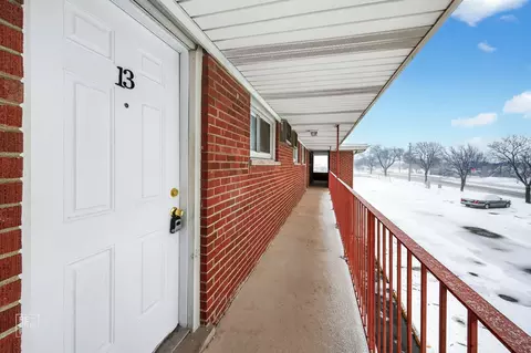 115 Dover Dr #13, Des Plaines, IL 60018 photo 10